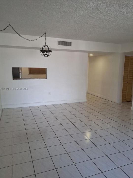 For Rent: $2,200 (2 beds, 2 baths, 965 Square Feet)