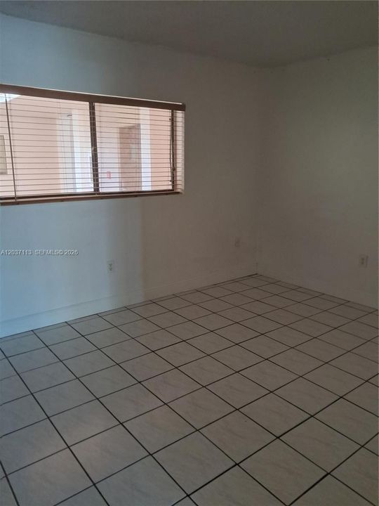 For Rent: $2,200 (2 beds, 2 baths, 965 Square Feet)