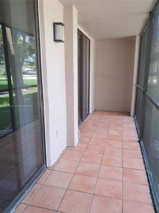 For Rent: $2,200 (2 beds, 2 baths, 965 Square Feet)