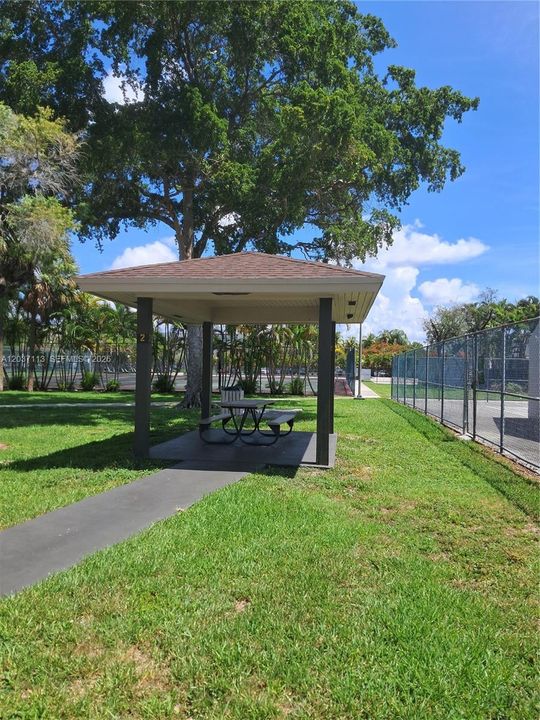 For Rent: $2,200 (2 beds, 2 baths, 965 Square Feet)