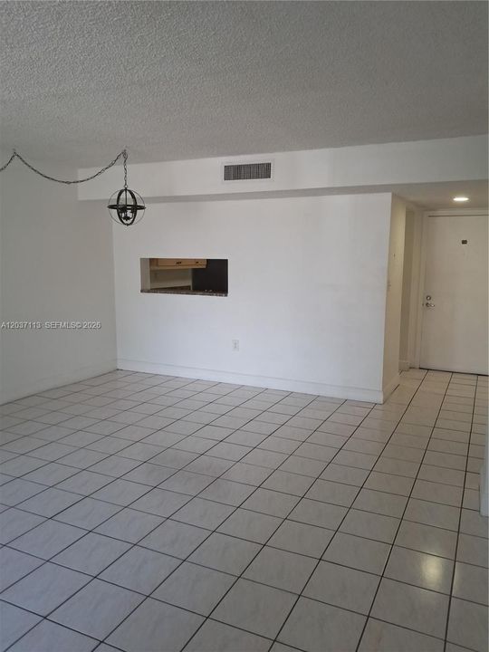 For Rent: $2,200 (2 beds, 2 baths, 965 Square Feet)