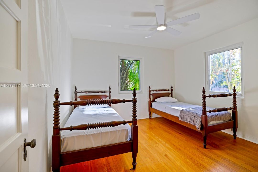 For Rent: $4,500 (2 beds, 1 baths, 1278 Square Feet)