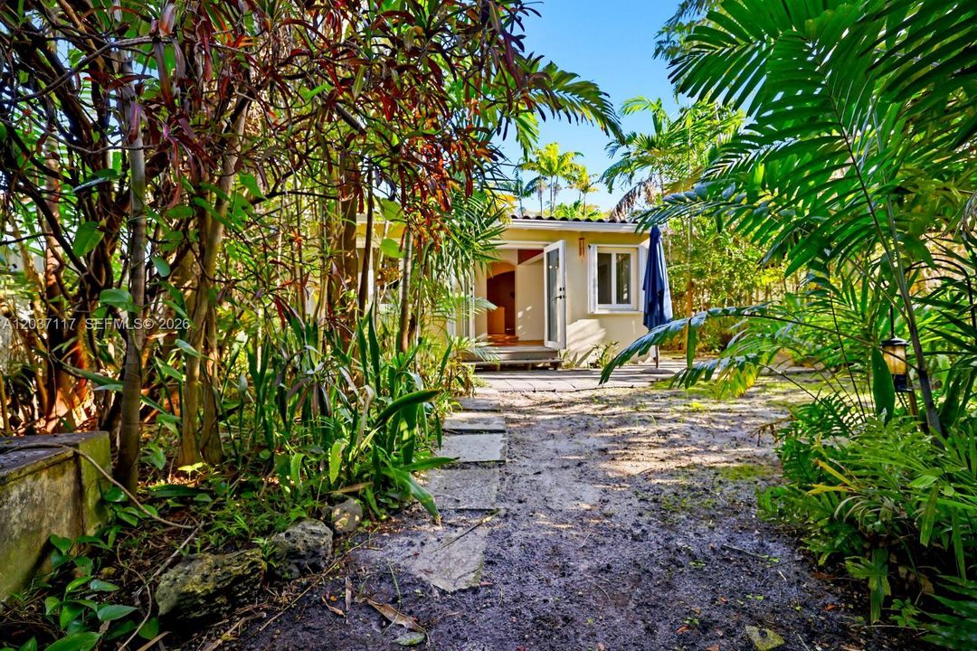 For Rent: $4,500 (2 beds, 1 baths, 1278 Square Feet)