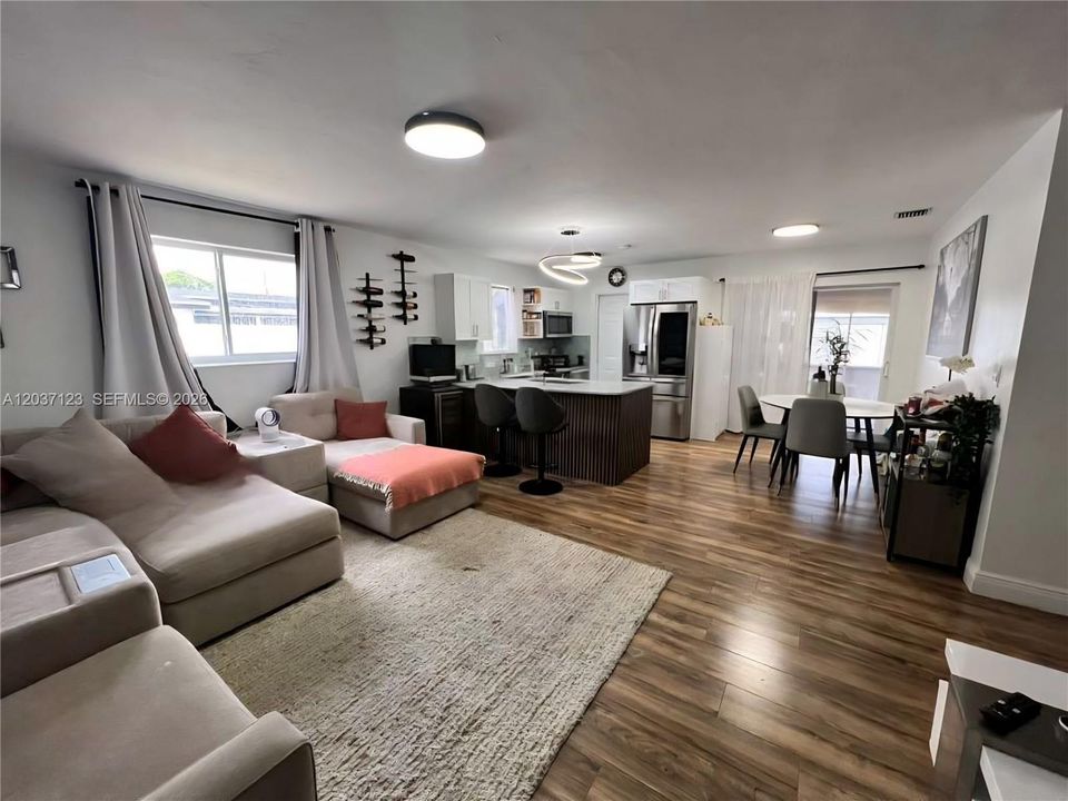 For Sale: $592,000 (4 beds, 2 baths, 1289 Square Feet)