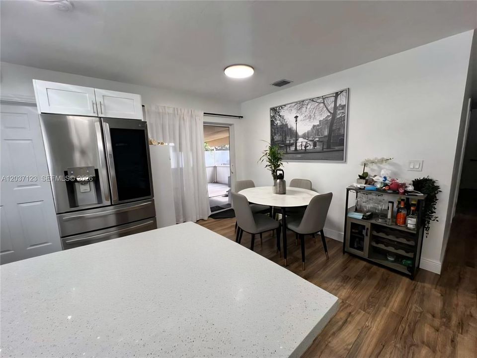 For Sale: $592,000 (4 beds, 2 baths, 1289 Square Feet)