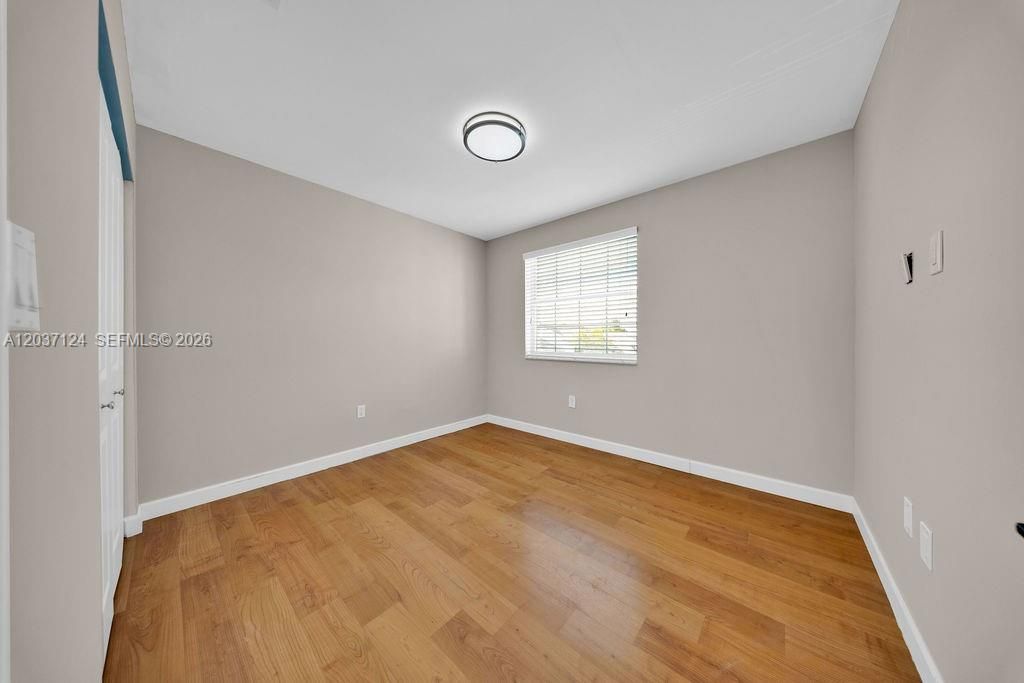 В аренду: $4,350 (4 спален, 2 ванн, 1725 Квадратных фут)