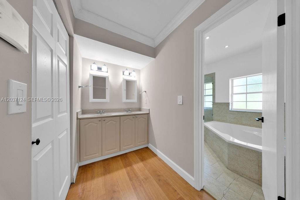 В аренду: $4,350 (4 спален, 2 ванн, 1725 Квадратных фут)