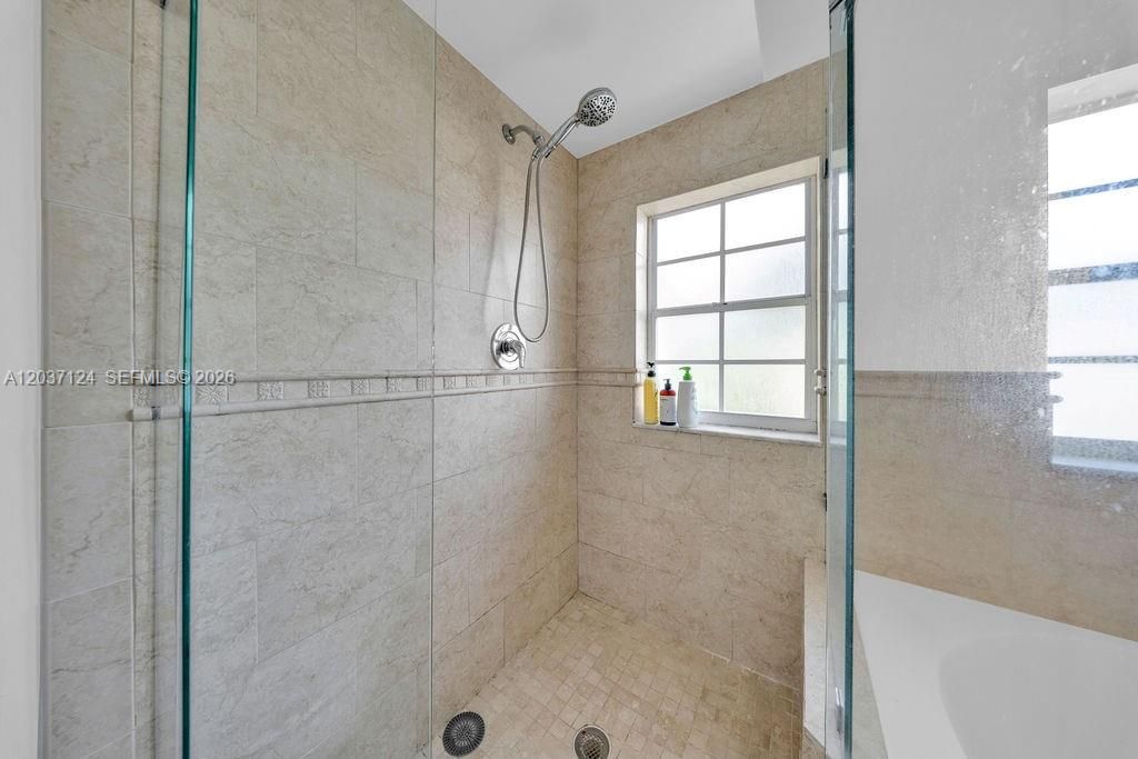 В аренду: $4,350 (4 спален, 2 ванн, 1725 Квадратных фут)