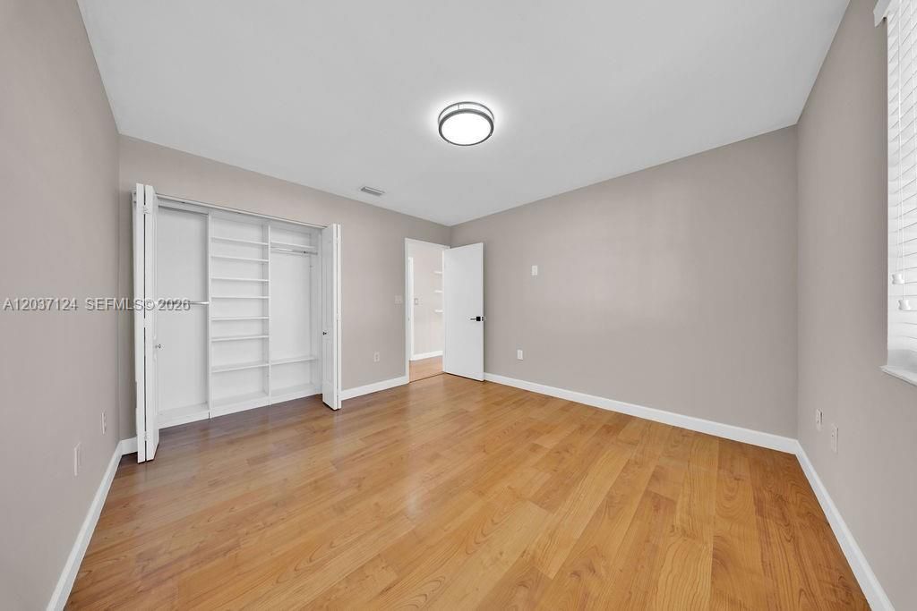 В аренду: $4,350 (4 спален, 2 ванн, 1725 Квадратных фут)