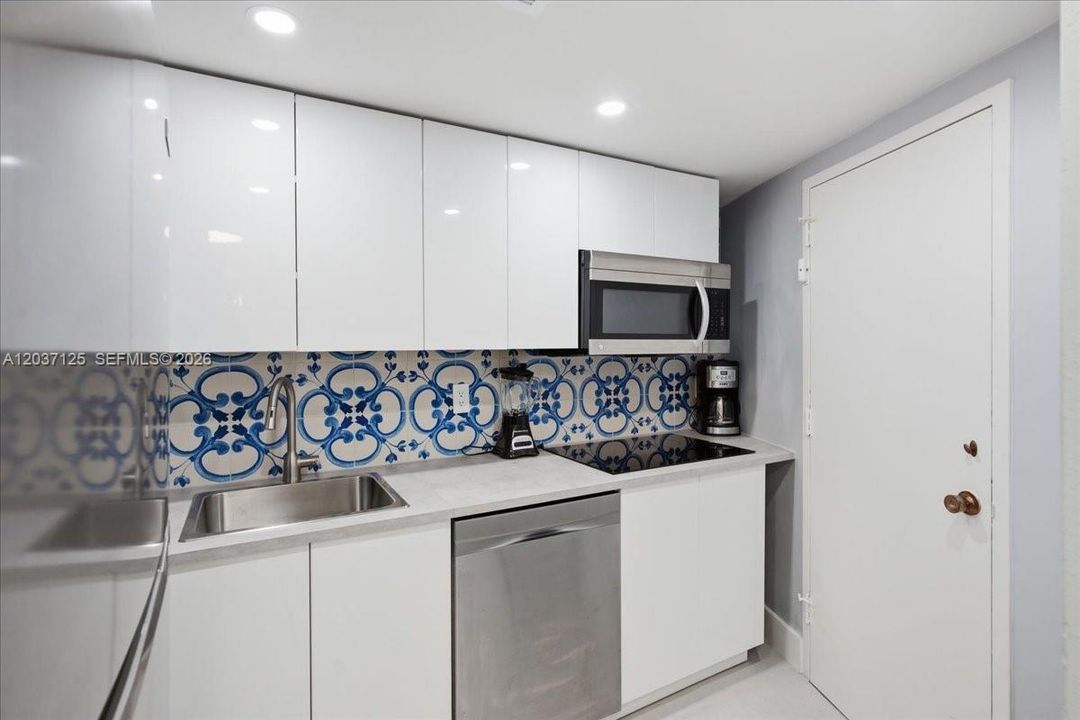 В аренду: $3,000 (0 спален, 1 ванн, 600 Квадратных фут)