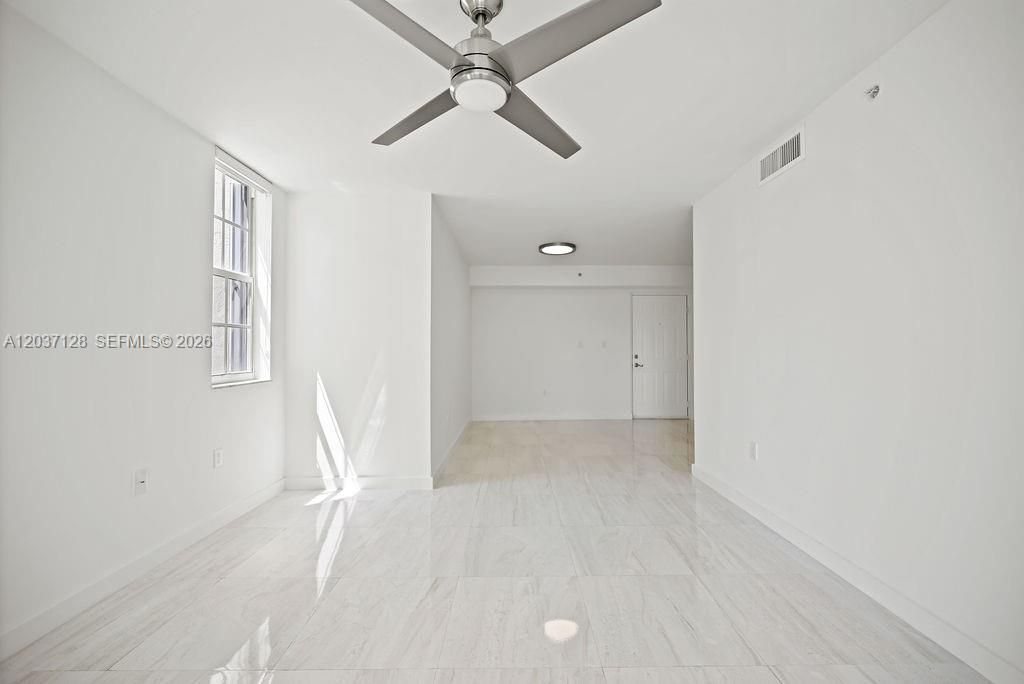 For Sale: $320,000 (1 beds, 1 baths, 743 Square Feet)