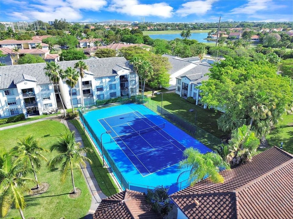 For Sale: $320,000 (1 beds, 1 baths, 743 Square Feet)