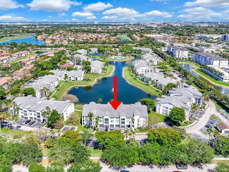 For Sale: $320,000 (1 beds, 1 baths, 743 Square Feet)