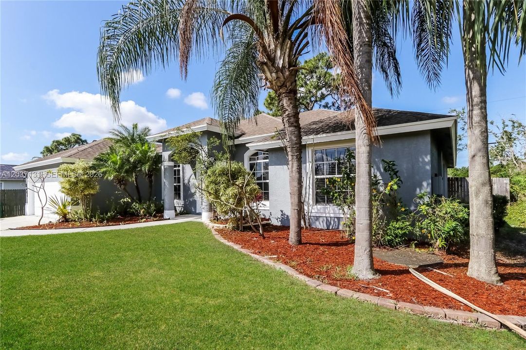 For Sale: $425,000 (3 beds, 2 baths, 1988 Square Feet)