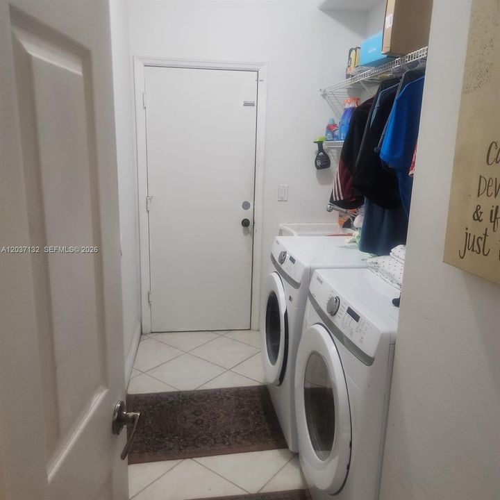 В аренду: $5,495 (4 спален, 2 ванн, 3579 Квадратных фут)