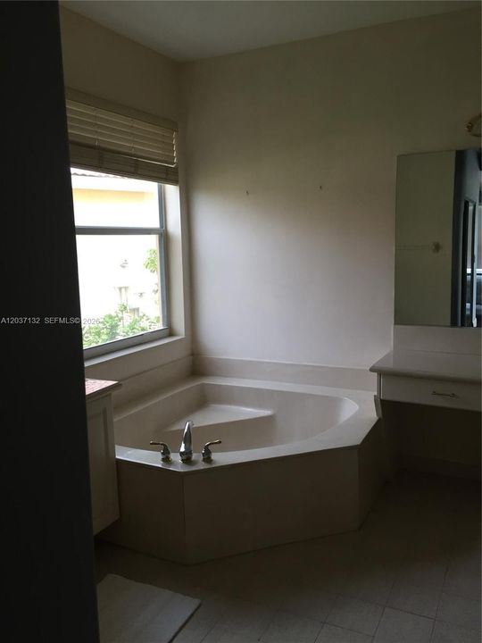 В аренду: $5,495 (4 спален, 2 ванн, 3579 Квадратных фут)