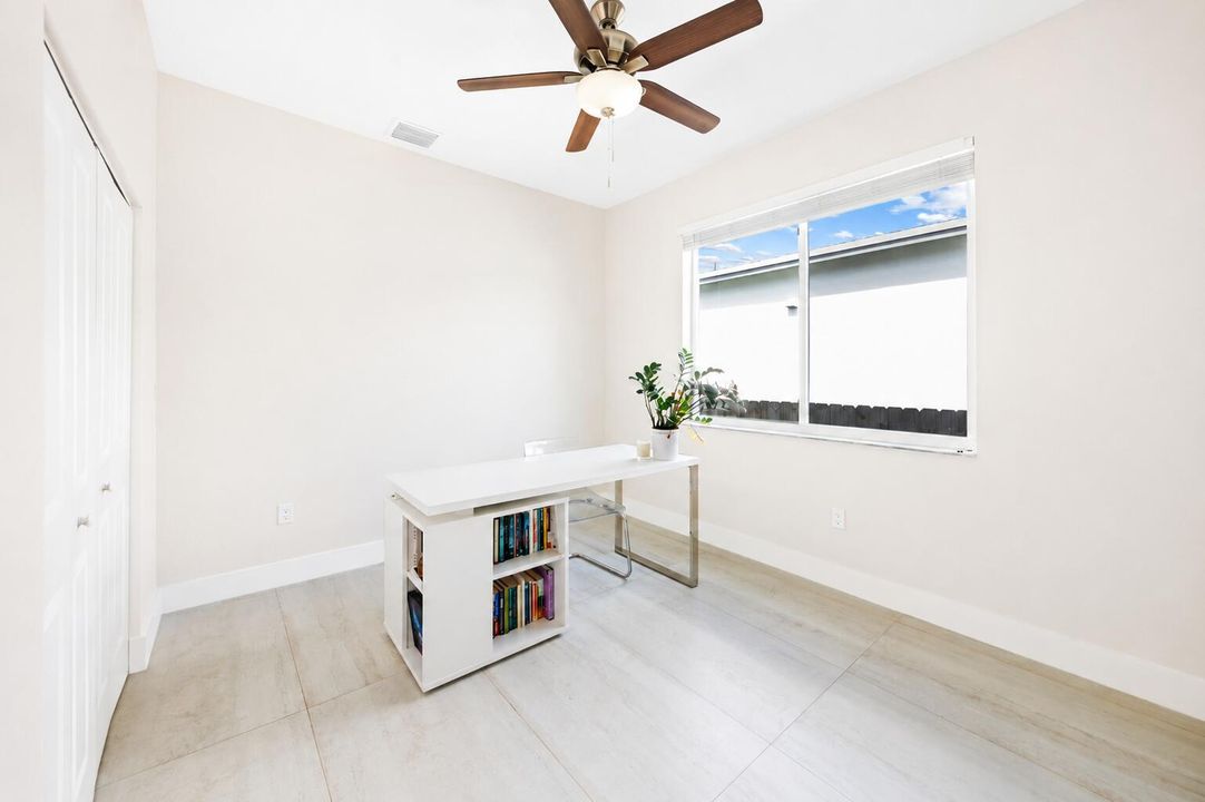 Bedroom / Office