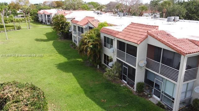 7355-woodmont-terrace-tamarac-fl-buildin