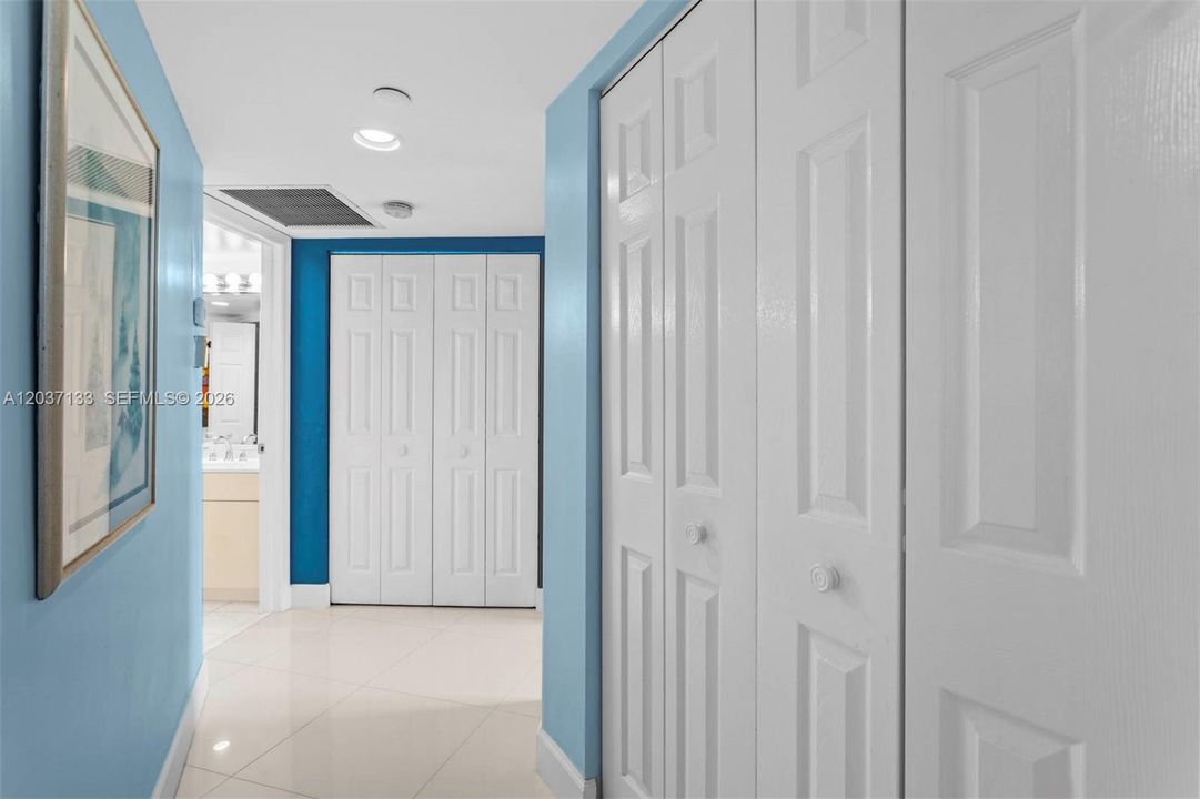 For Sale: $580,000 (2 beds, 2 baths, 1353 Square Feet)