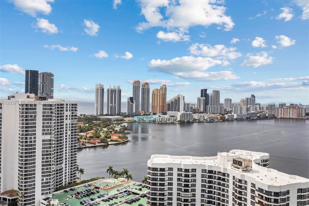 For Sale: $580,000 (2 beds, 2 baths, 1353 Square Feet)