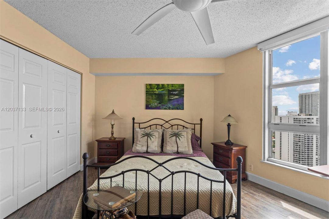 For Sale: $580,000 (2 beds, 2 baths, 1353 Square Feet)