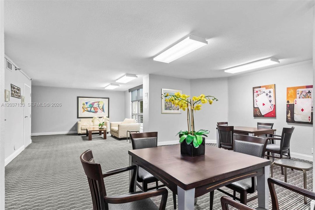 For Sale: $580,000 (2 beds, 2 baths, 1353 Square Feet)