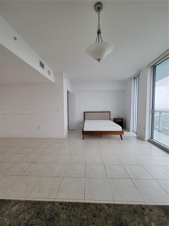 For Rent: $2,400 (0 beds, 1 baths, 580 Square Feet)