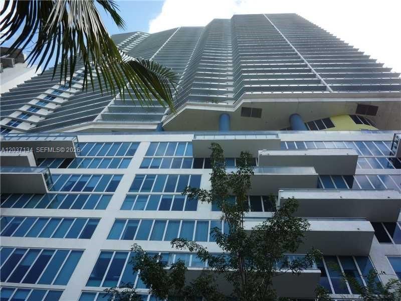 For Rent: $2,400 (0 beds, 1 baths, 580 Square Feet)