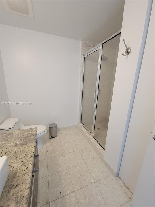 For Rent: $2,400 (0 beds, 1 baths, 580 Square Feet)