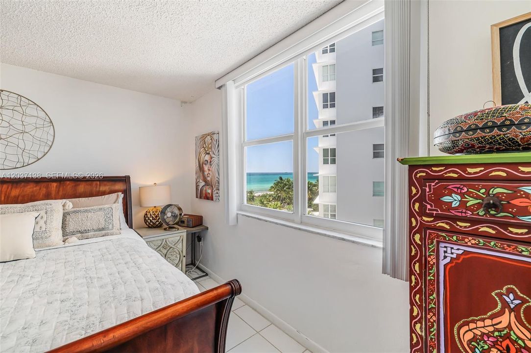 For Sale: $449,000 (1 beds, 1 baths, 922 Square Feet)