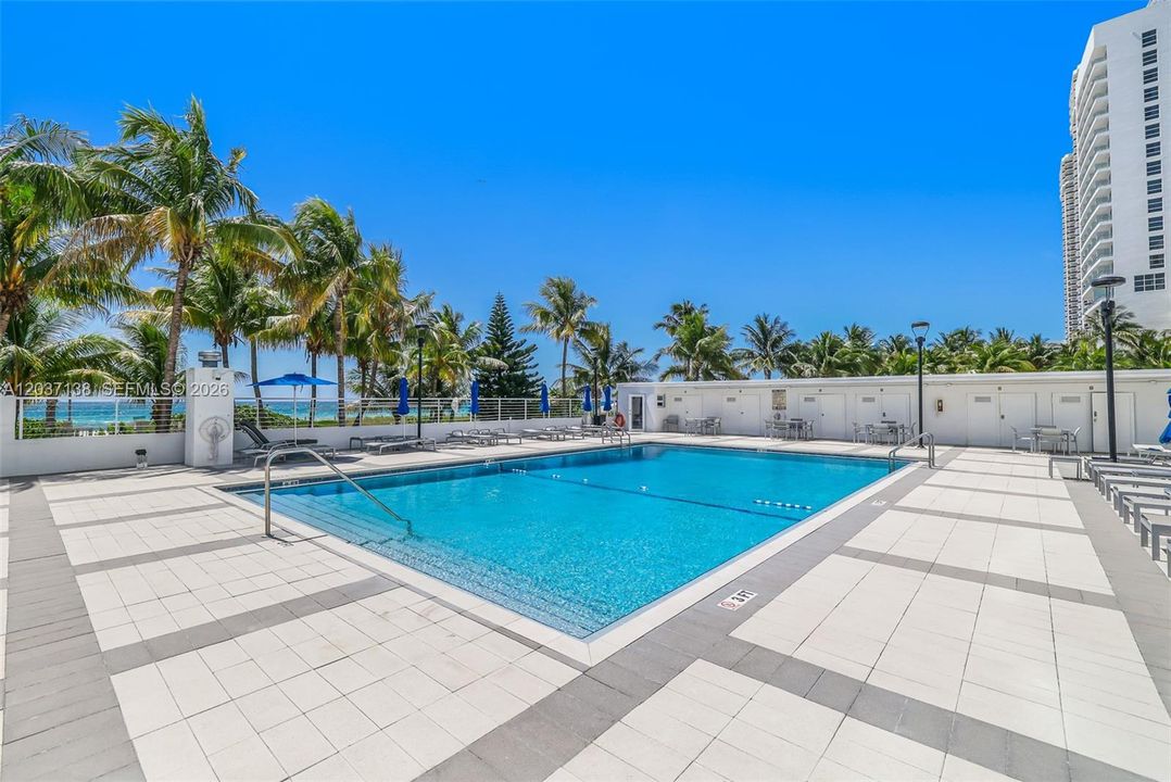 For Sale: $449,000 (1 beds, 1 baths, 922 Square Feet)