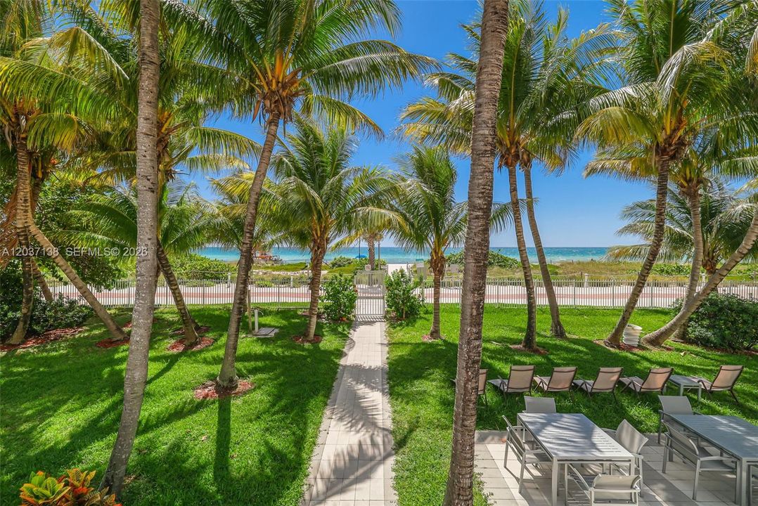 For Sale: $449,000 (1 beds, 1 baths, 922 Square Feet)