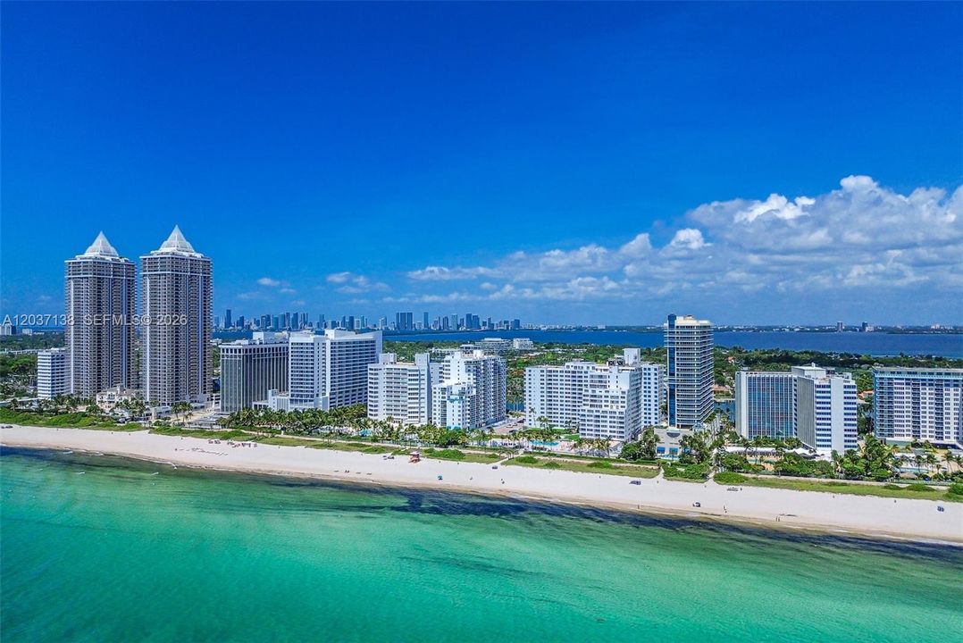 For Sale: $449,000 (1 beds, 1 baths, 922 Square Feet)