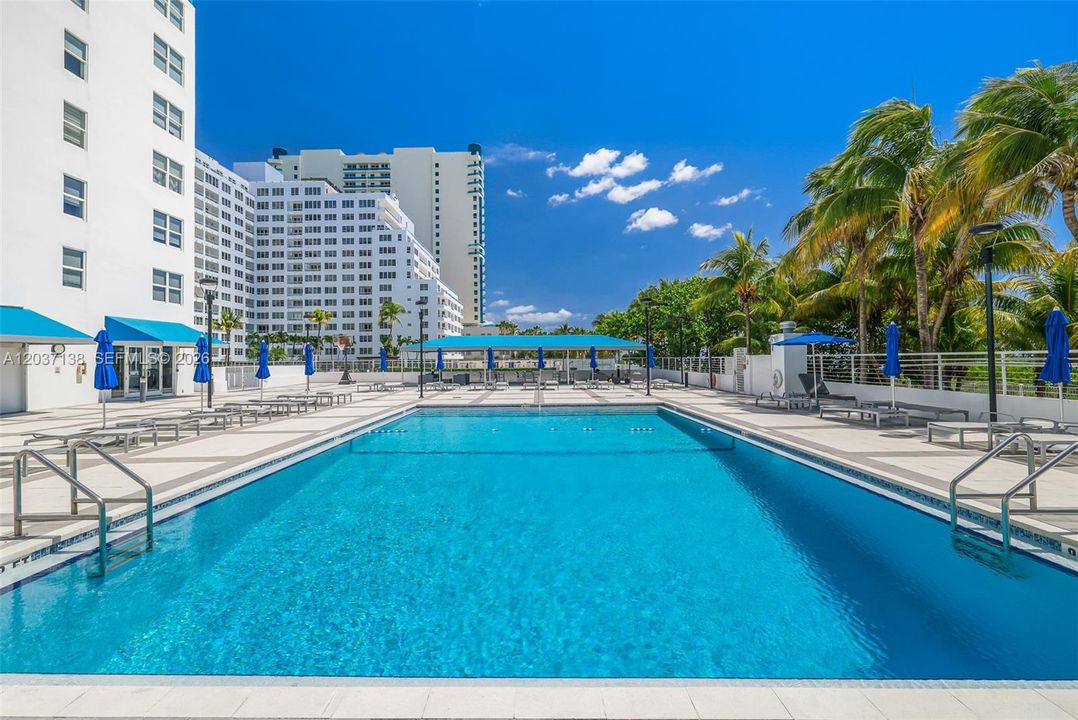For Sale: $449,000 (1 beds, 1 baths, 922 Square Feet)