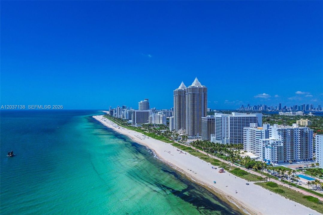 For Sale: $449,000 (1 beds, 1 baths, 922 Square Feet)