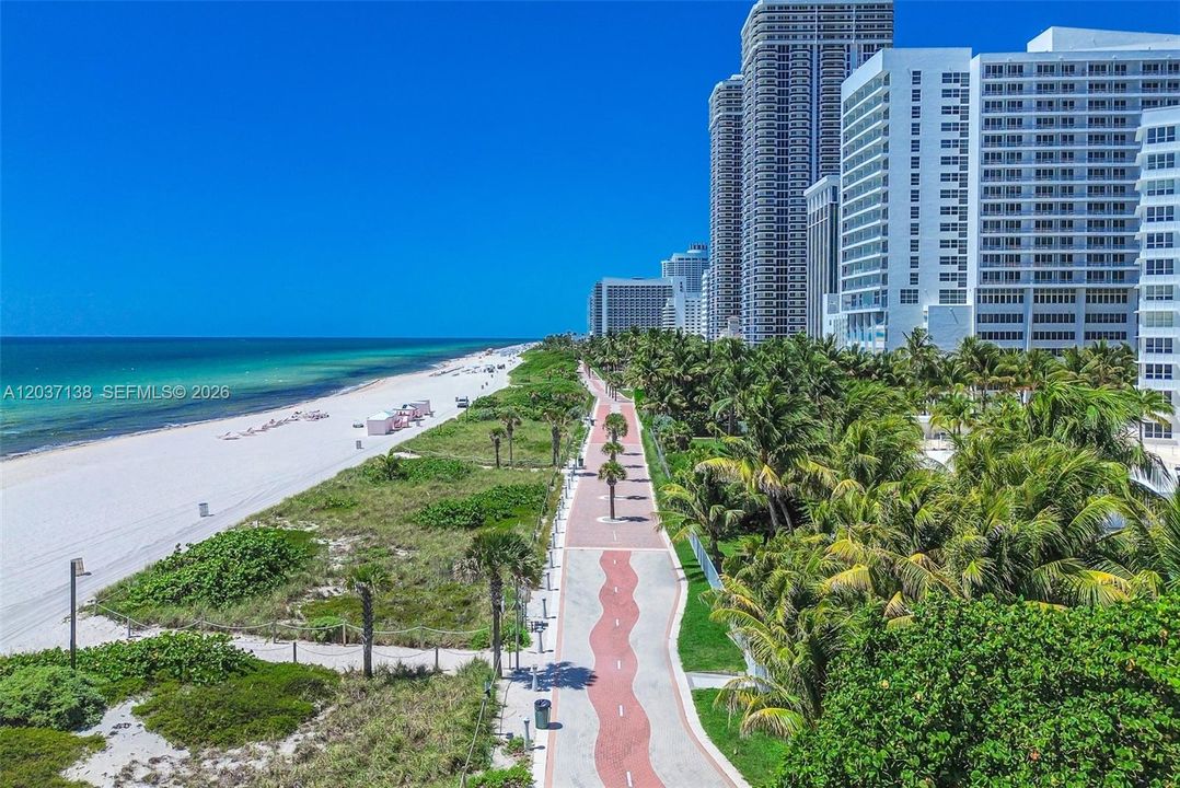 For Sale: $449,000 (1 beds, 1 baths, 922 Square Feet)