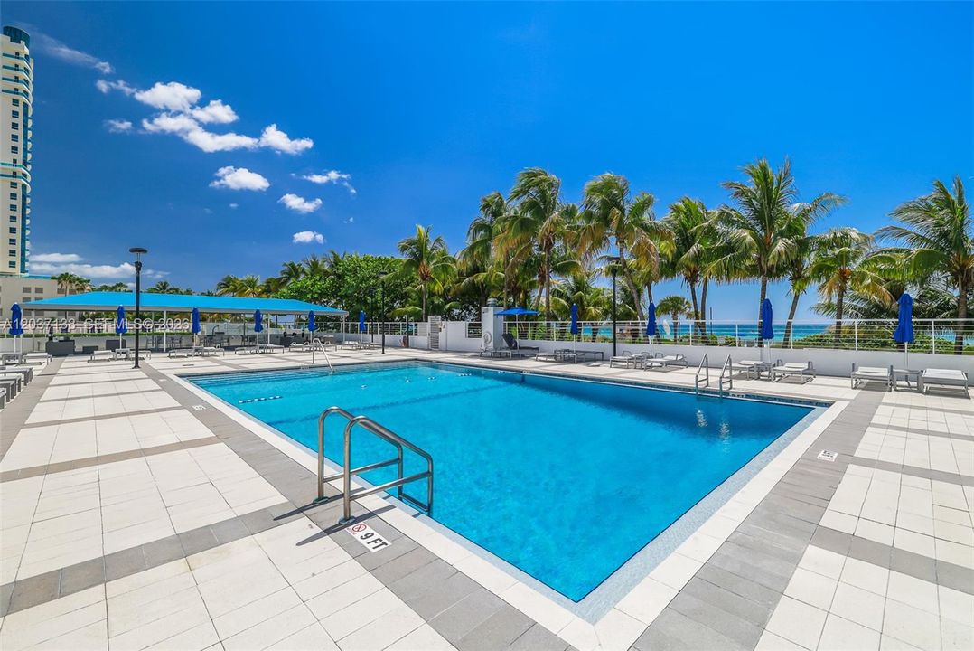 For Sale: $449,000 (1 beds, 1 baths, 922 Square Feet)