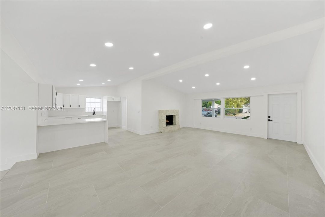 合同活跃: $829,900 (3 贝兹, 2 浴室, 1450 平方英尺)