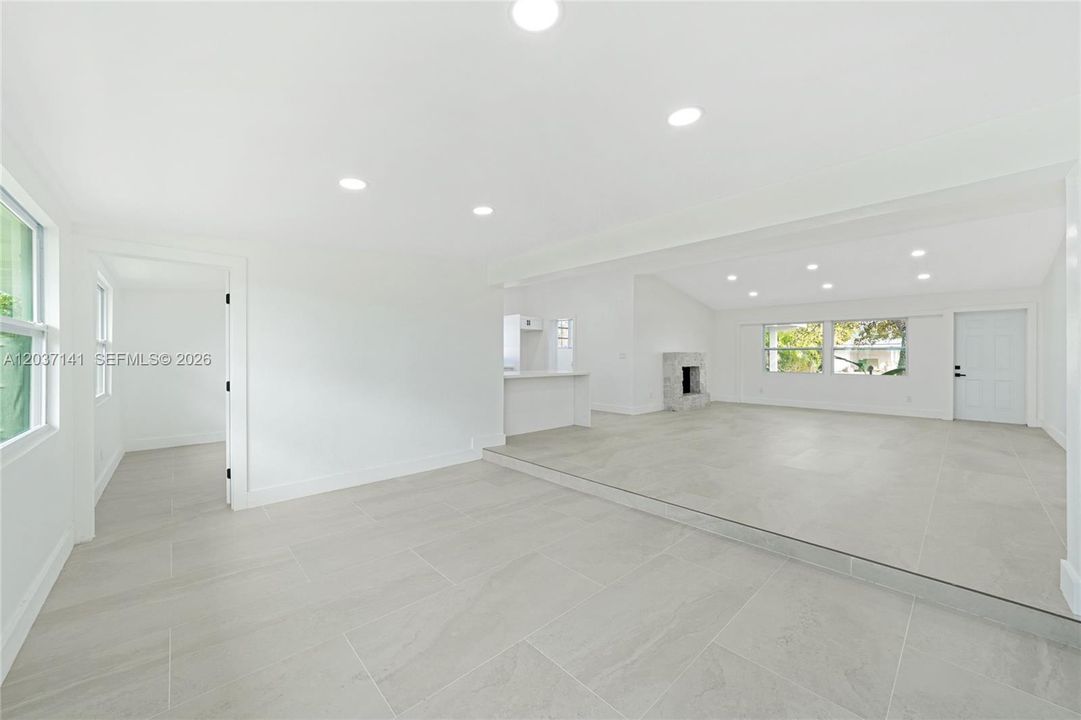 合同活跃: $829,900 (3 贝兹, 2 浴室, 1450 平方英尺)