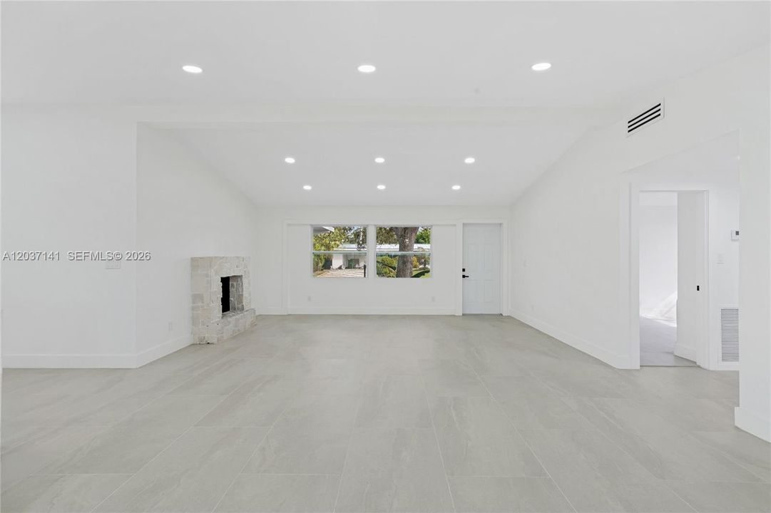 合同活跃: $829,900 (3 贝兹, 2 浴室, 1450 平方英尺)