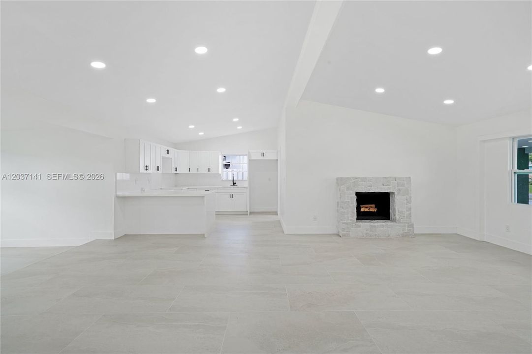 合同活跃: $829,900 (3 贝兹, 2 浴室, 1450 平方英尺)