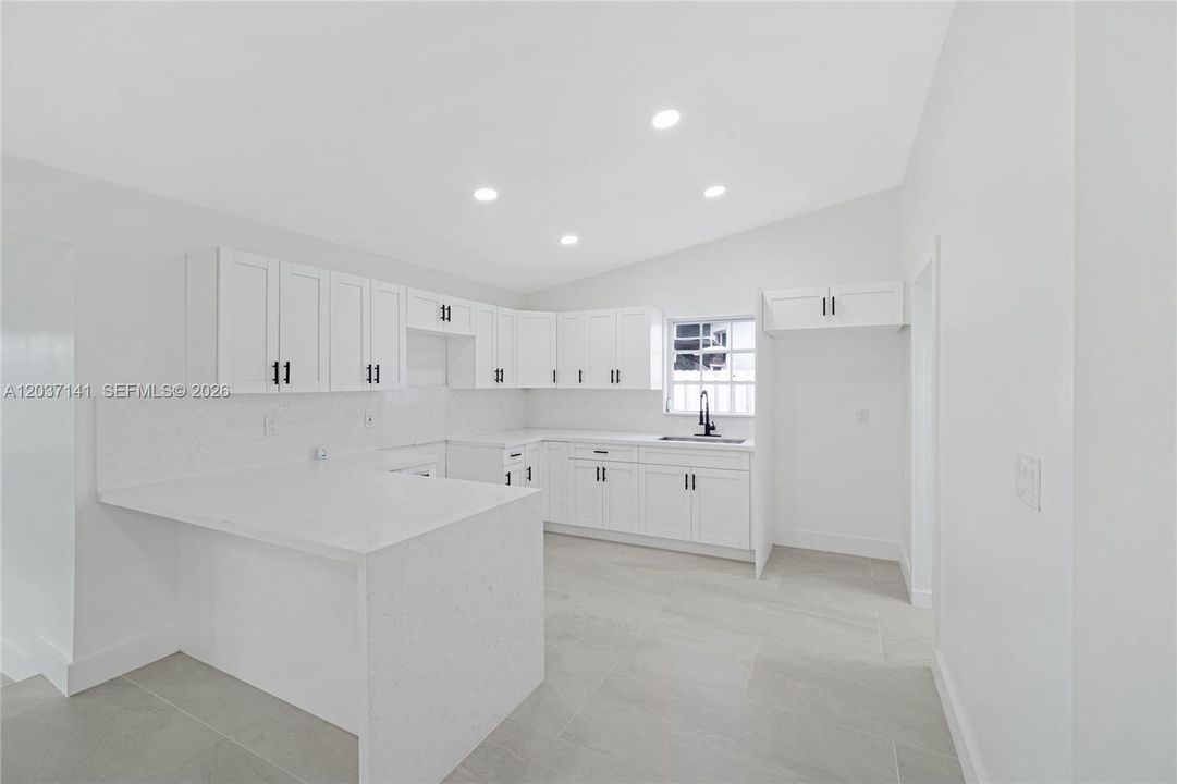合同活跃: $829,900 (3 贝兹, 2 浴室, 1450 平方英尺)