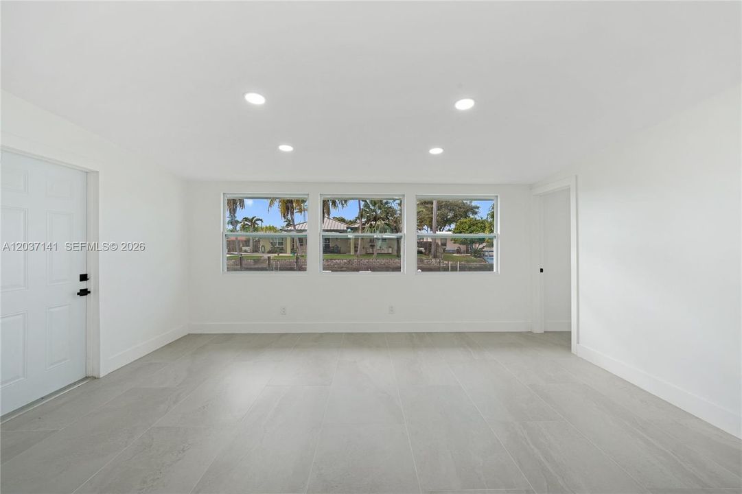 合同活跃: $829,900 (3 贝兹, 2 浴室, 1450 平方英尺)