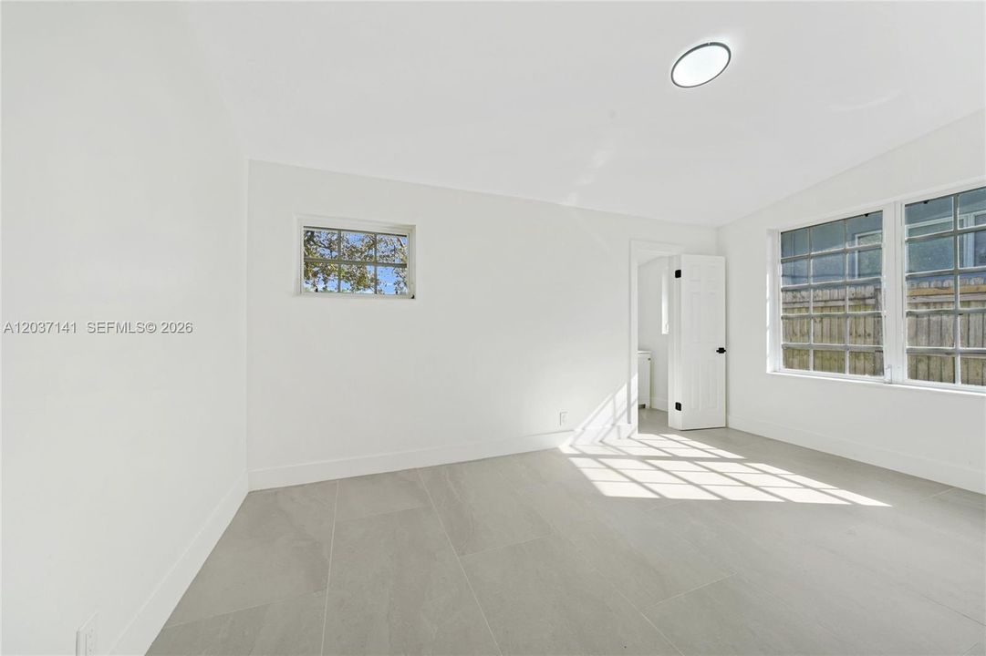 合同活跃: $829,900 (3 贝兹, 2 浴室, 1450 平方英尺)