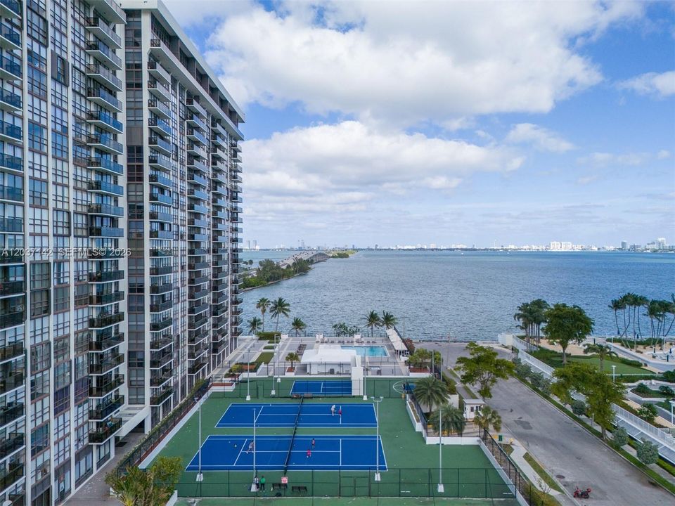 For Rent: $3,500 (2 beds, 2 baths, 990 Square Feet)