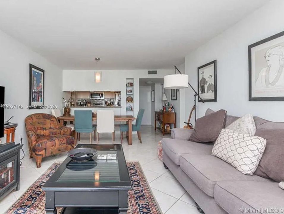 For Rent: $3,500 (2 beds, 2 baths, 990 Square Feet)