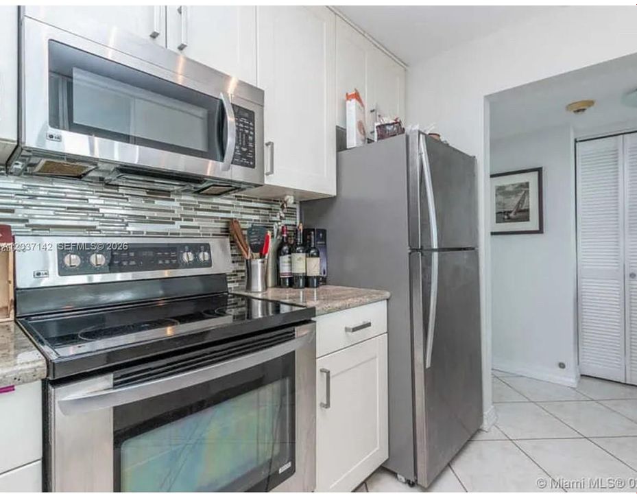 For Rent: $3,500 (2 beds, 2 baths, 990 Square Feet)