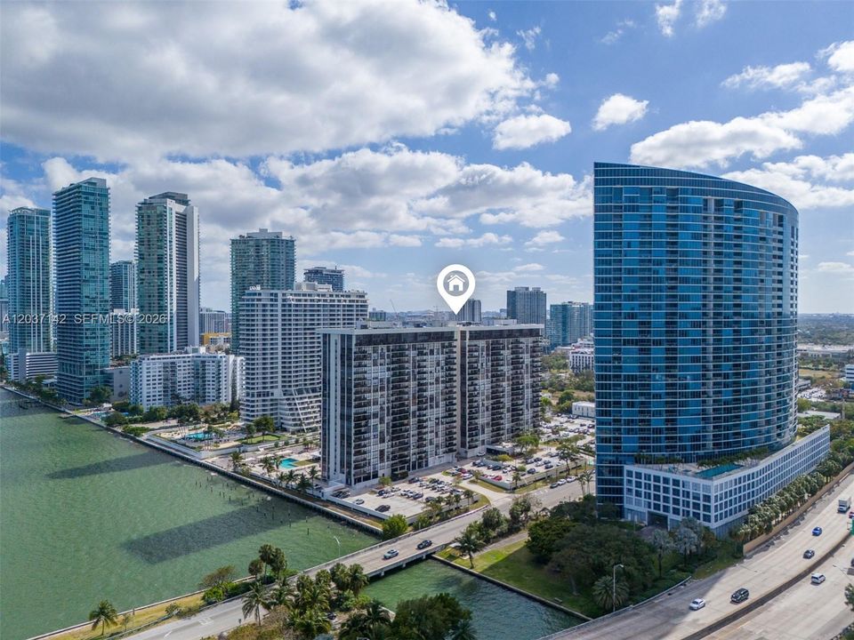 For Rent: $3,500 (2 beds, 2 baths, 990 Square Feet)