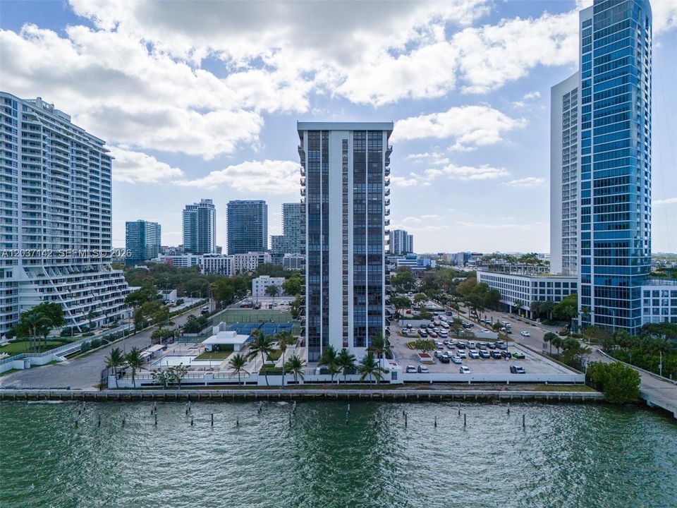 For Rent: $3,500 (2 beds, 2 baths, 990 Square Feet)