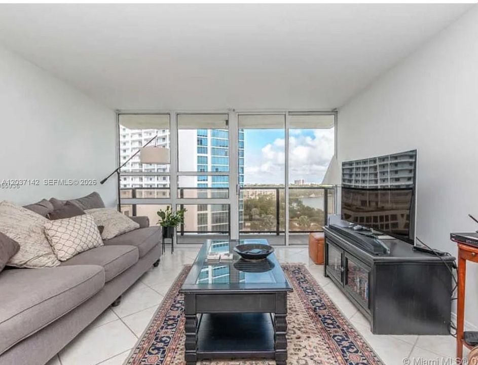 For Rent: $3,500 (2 beds, 2 baths, 990 Square Feet)